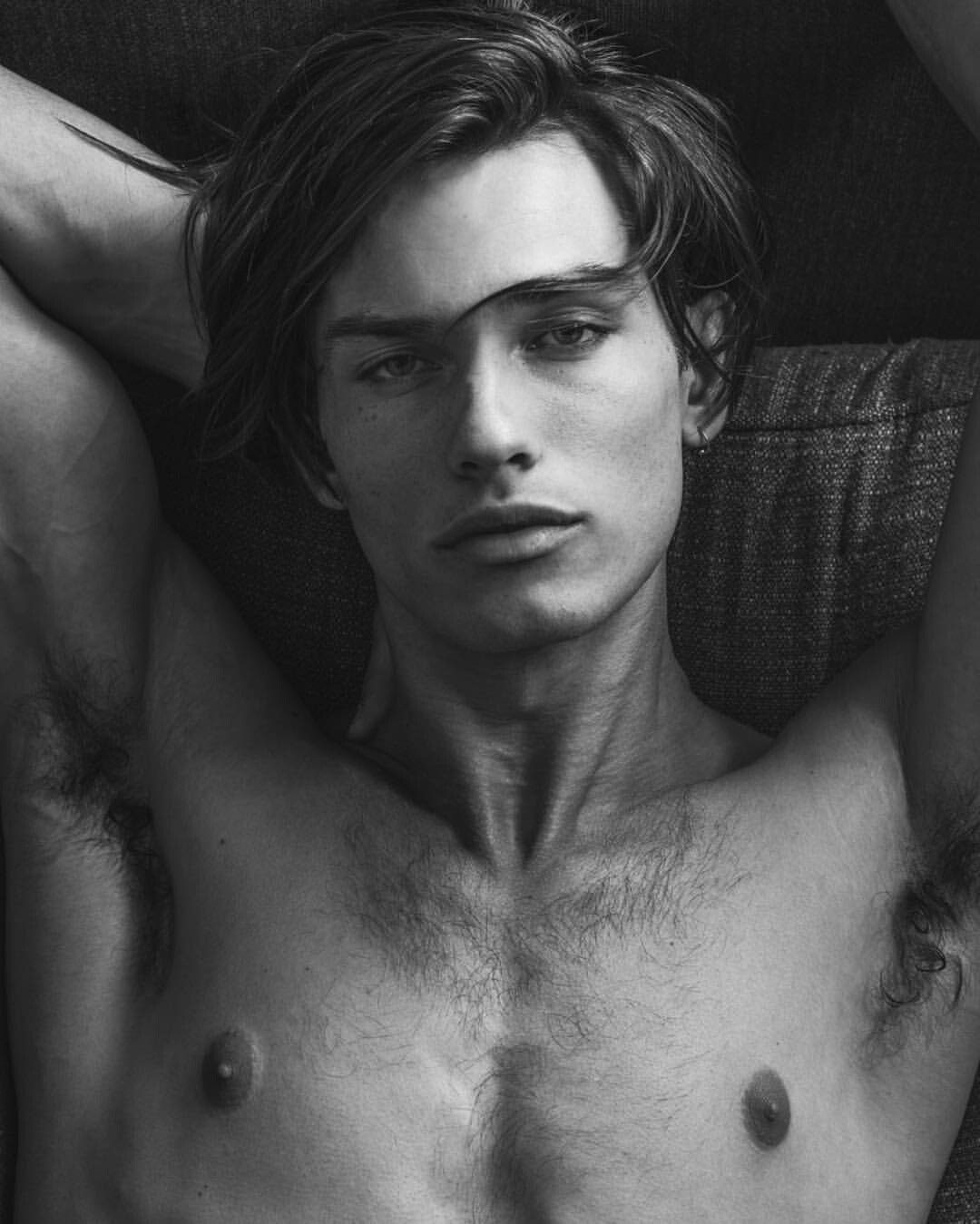 Rencontre pleine de malice entre hommes coquins à Lyon, ose m’appeler ! rencontre-Gay-Lyon