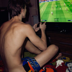 Nantes la nuit corps en feu Julien - rencontre-Gay-Aubenas