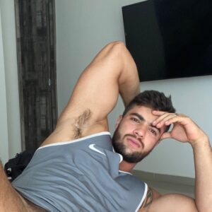 Viens goûter à l’innocence coquine de Jules et laisse-toi envoûter ! Jules - rencontre-Gay-Poitiers