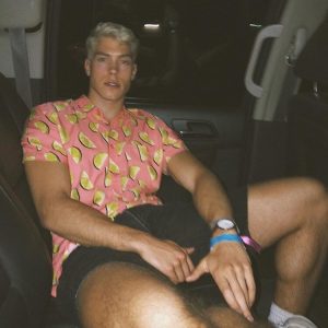 Argentin à Versailles et en manque de chaud César - rencontre-Gay-Versailles