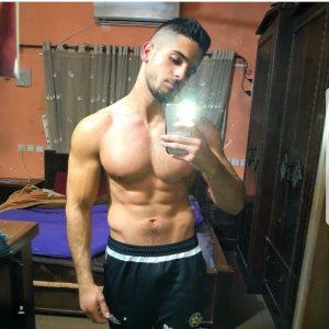 Un mec pour un week-end chaud à Salon Émile - rencontre-Daddy-Salon-de-Provence
