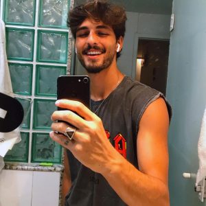 Y’a des soirs où j’ai besoin d’un mec qui me comble Édouard - rencontre-Gay-Reims