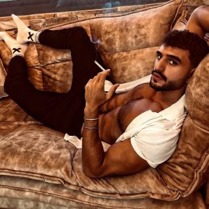 Si t’as la tête dans le seau, mais que dalle à la queue Younes - rencontre-Gay-Rennes